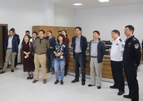 点击在新窗口中打开